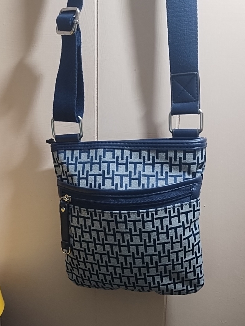 Tommy Hilfiger Like New Navy Blue Crossbody Bag Excellent Condition In And Out.